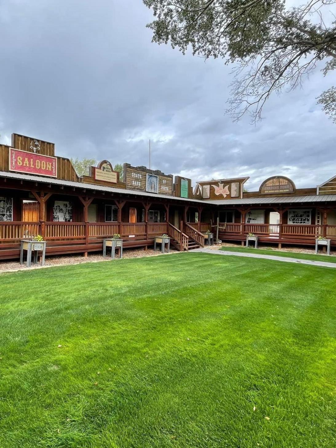 Moore'S Old Pine Inn Marysvale Exterior photo
